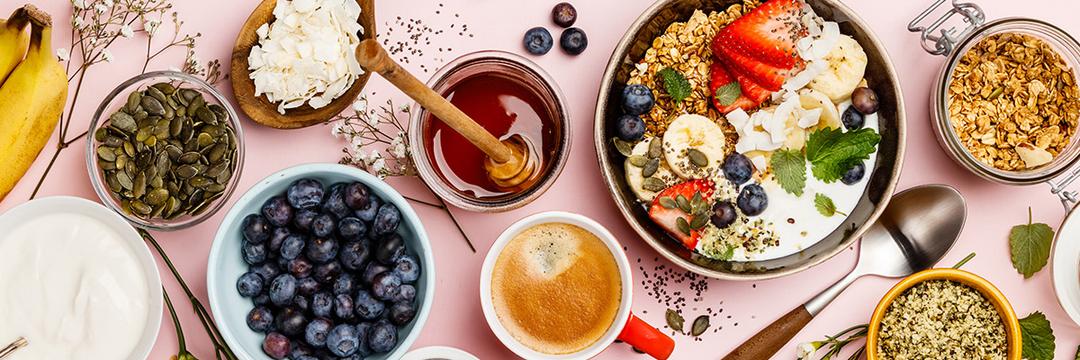 7 ideias de café da manhã saudável para você distribuir energia mundo afora