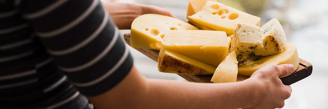 Tipos de queijo: descubra o queijo mais saudável (e quais limitar o consumo)